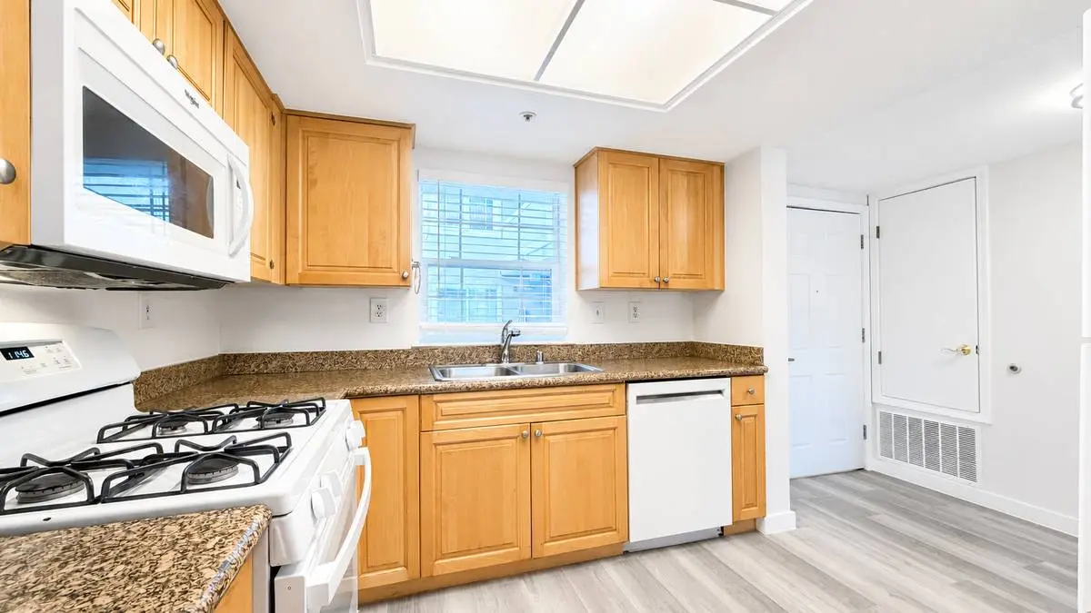 90 Athol Avenue #1D, rental in Grand Lake, Oakland