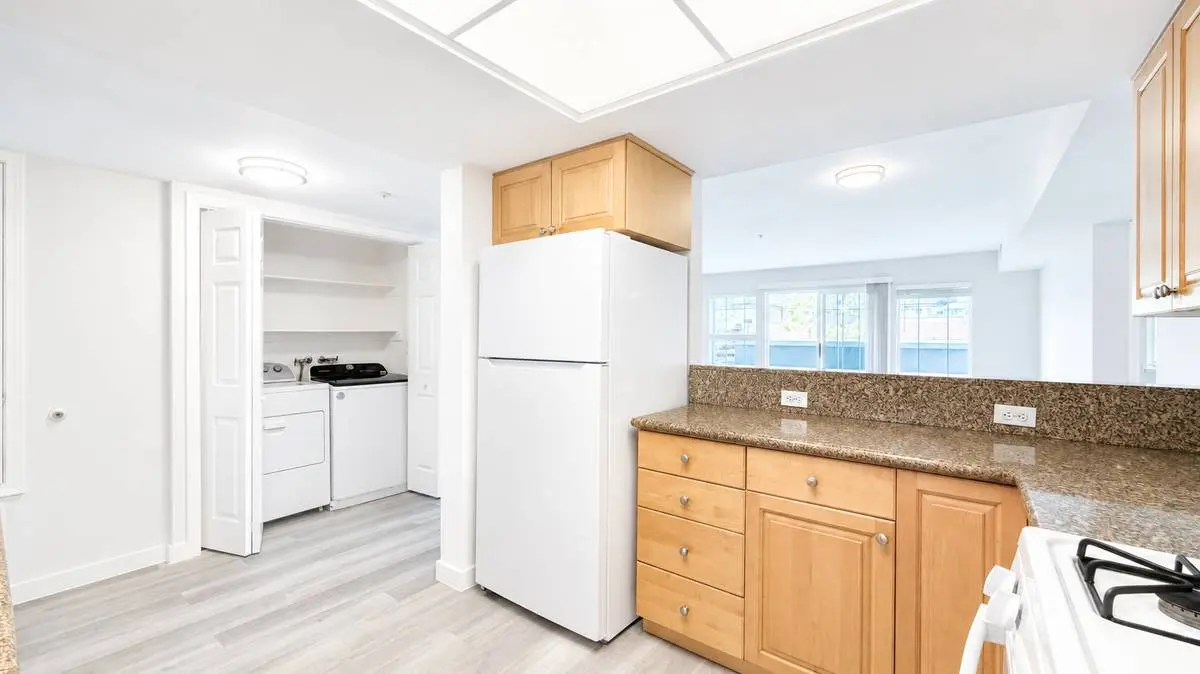 90 Athol Avenue #1D, rental in Grand Lake, Oakland