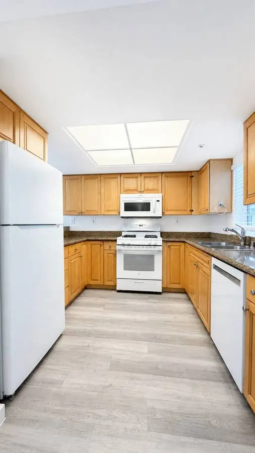 90 Athol Avenue #1D, rental in Grand Lake, Oakland